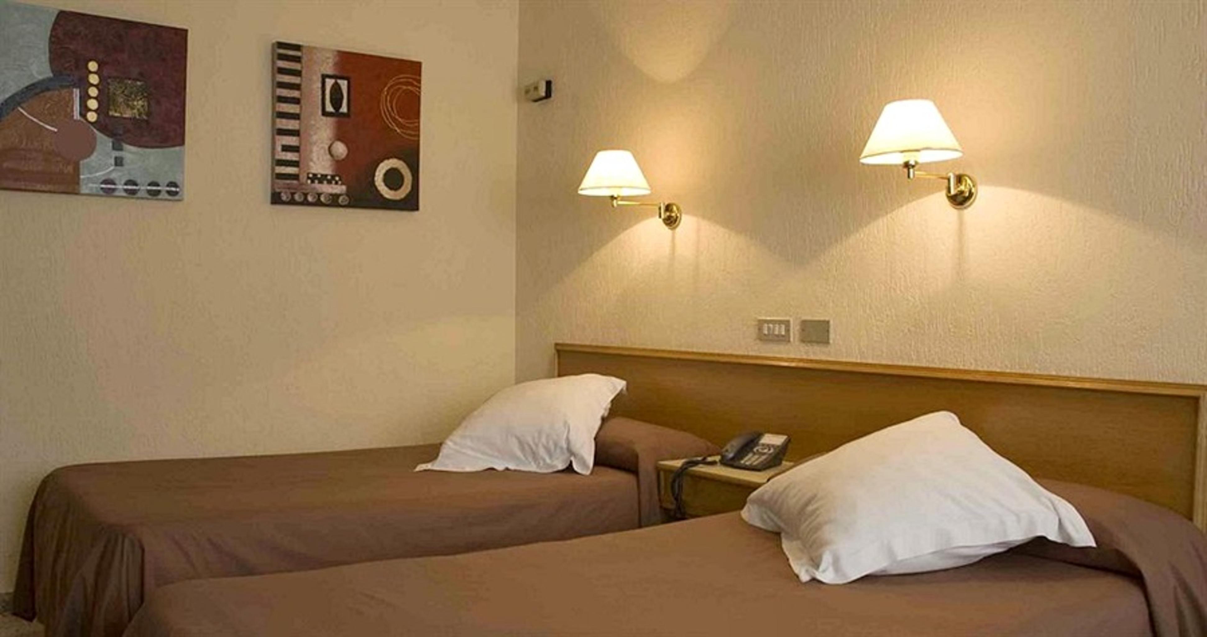 Hotel Leuka لقنت الغرفة الصورة