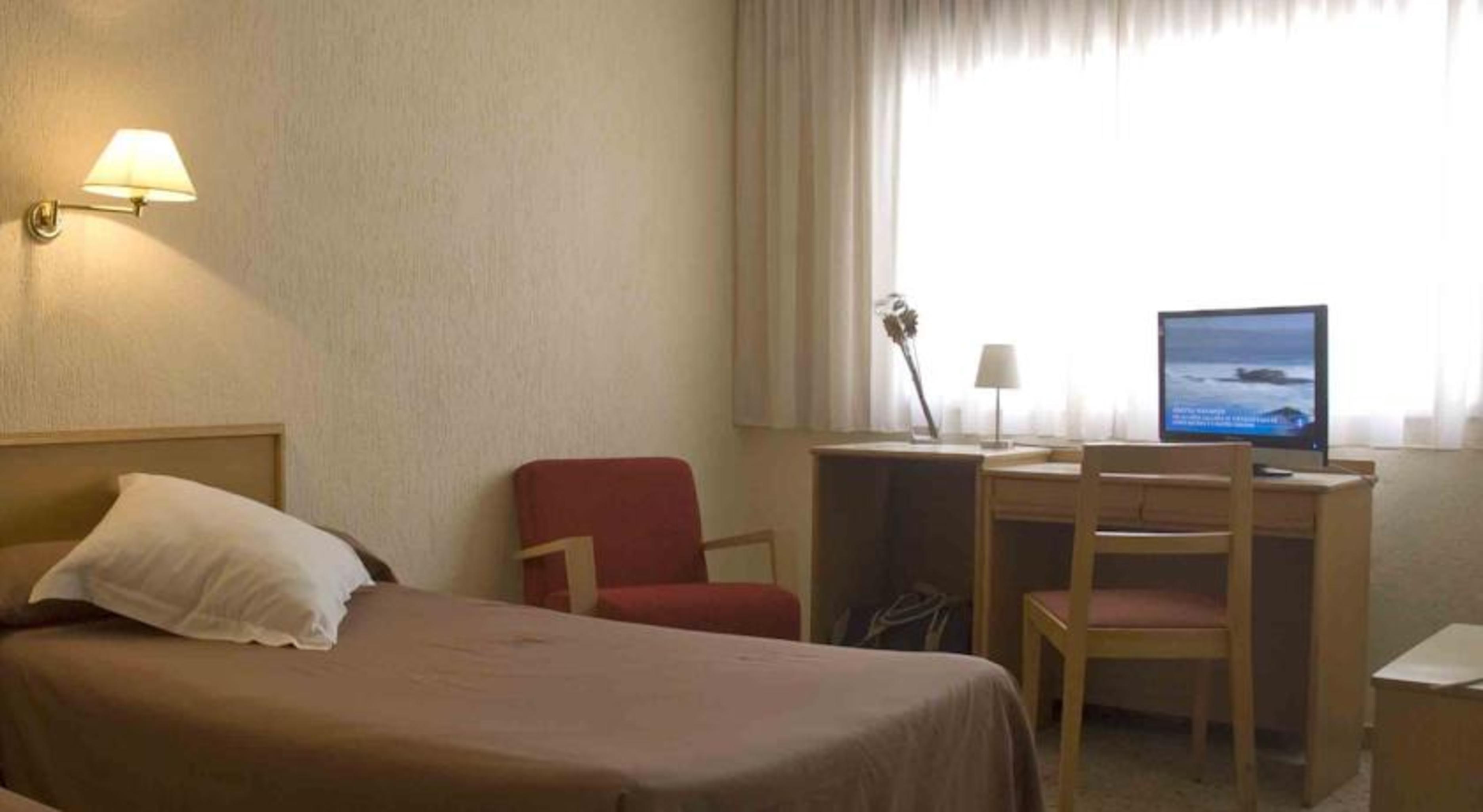 Hotel Leuka لقنت المظهر الخارجي الصورة