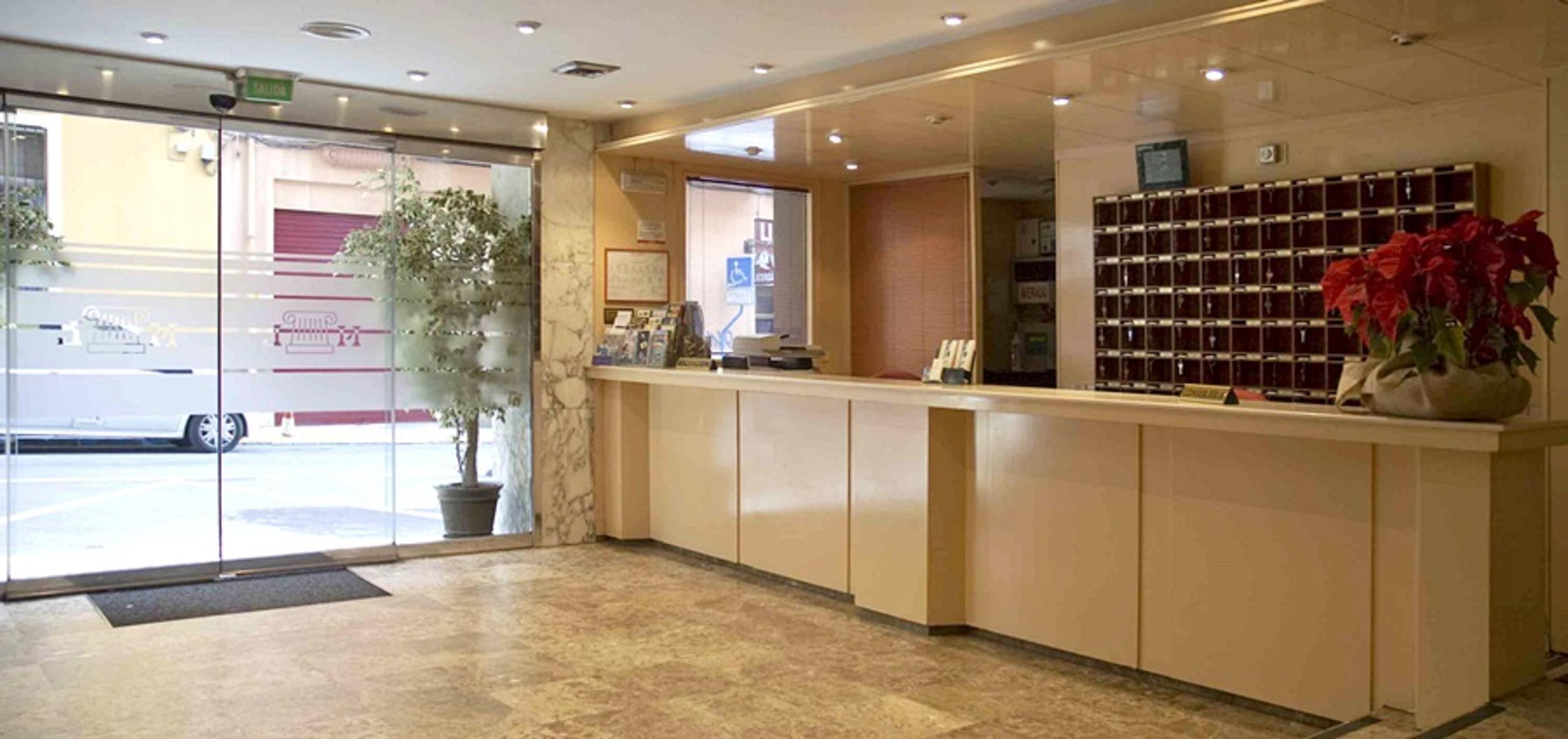 Hotel Leuka لقنت المظهر الخارجي الصورة