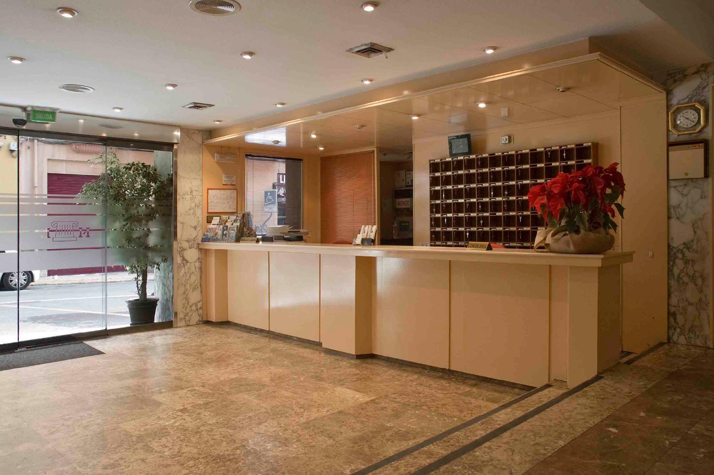 Hotel Leuka لقنت المظهر الخارجي الصورة