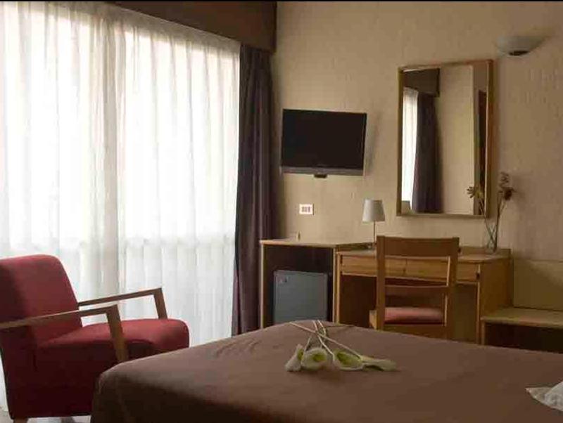 Hotel Leuka لقنت المظهر الخارجي الصورة