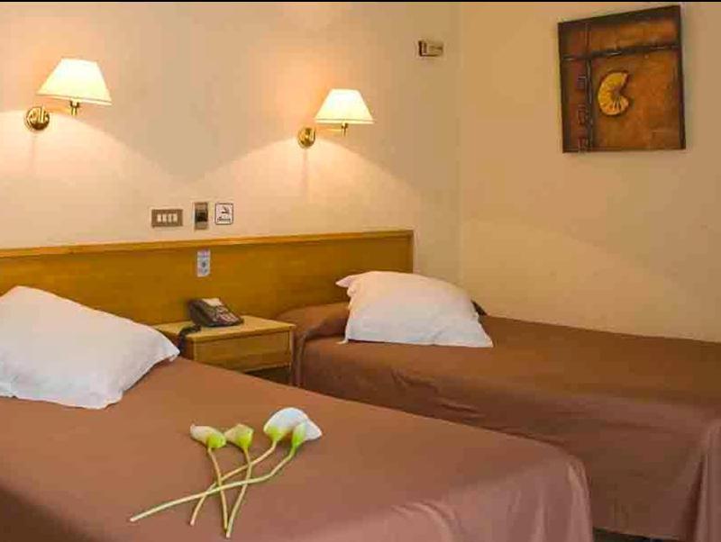 Hotel Leuka لقنت المظهر الخارجي الصورة
