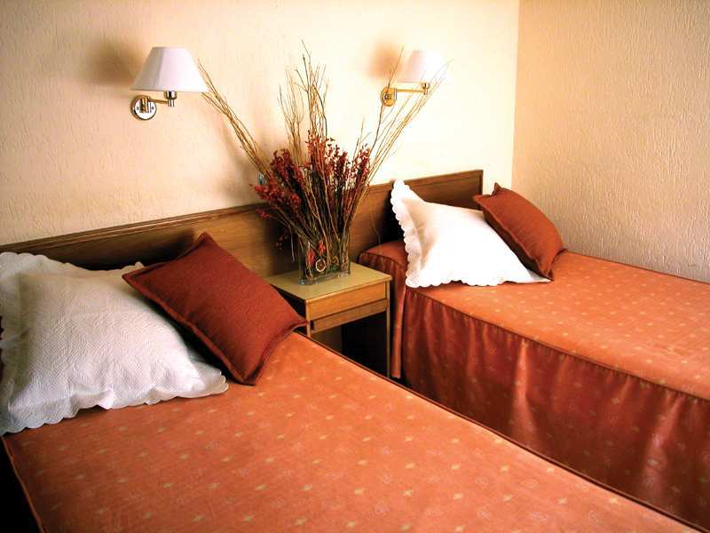 Hotel Leuka لقنت الغرفة الصورة