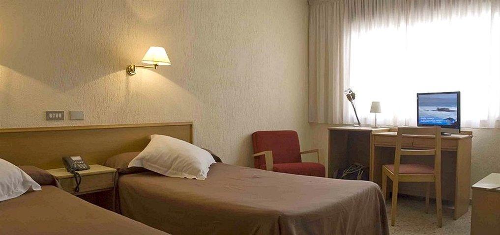 Hotel Leuka لقنت الغرفة الصورة