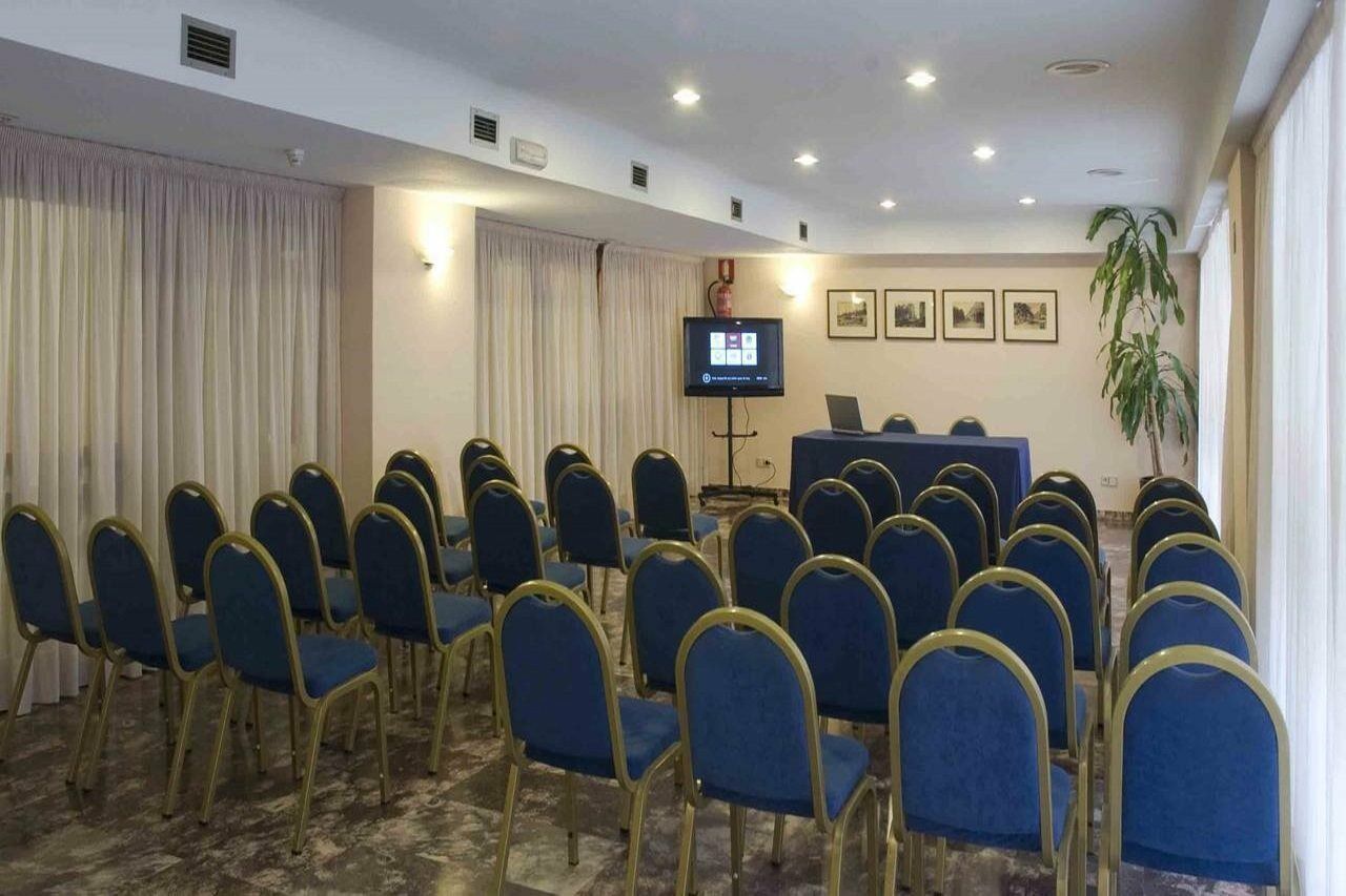 Hotel Leuka لقنت الاعمال الصورة