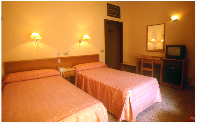 Hotel Leuka لقنت المظهر الخارجي الصورة
